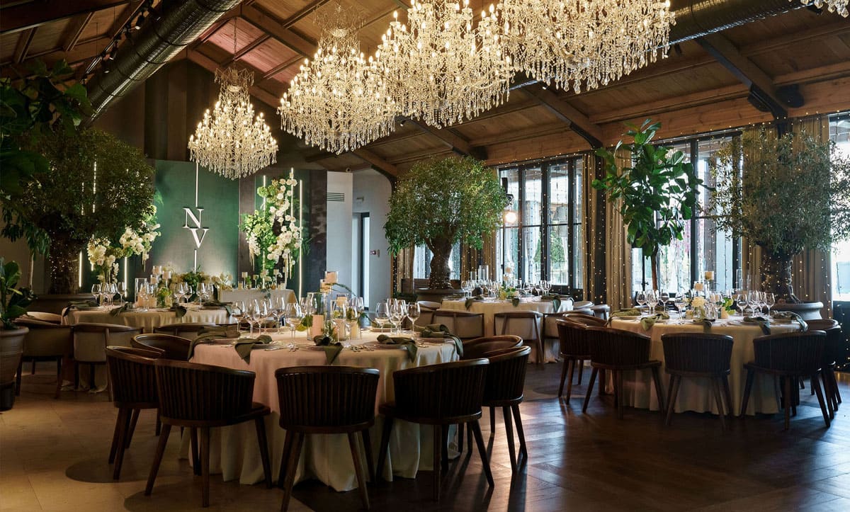 Elegant tables at Al Fresco Restaurant