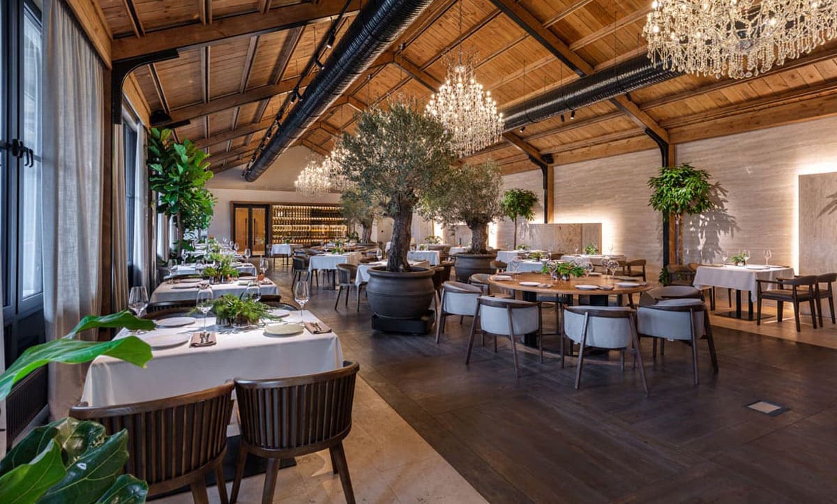 Al Fresco Restaurant's outdoor furniture setup