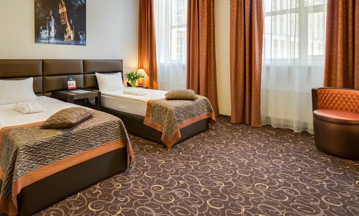 Exclusive wooden bed frame in Alfavito Hotel - yavorina.com.ua