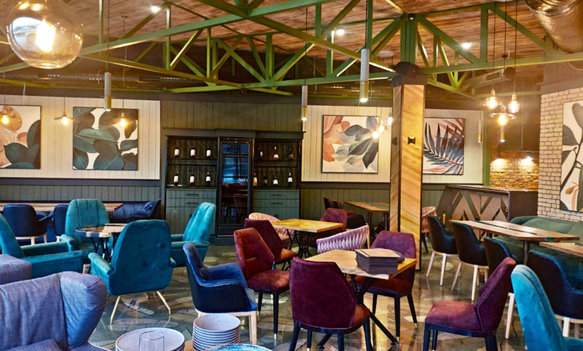 Durable booth seating with integrated tables, crafted for high-traffic family restaurants by Yavorina