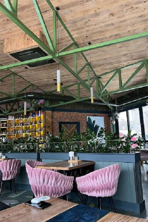 Durable booth seating with integrated tables, crafted for high-traffic family restaurants by Yavorina.