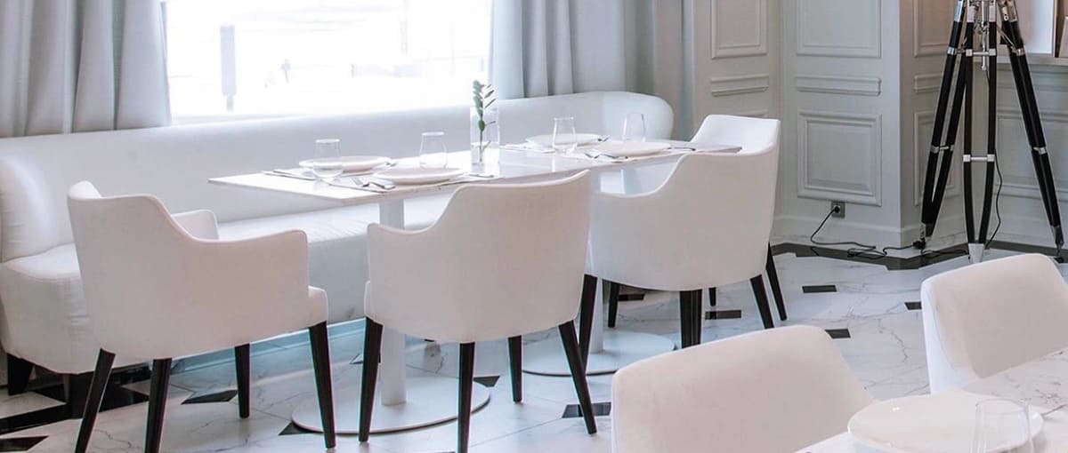 Elegant and comfortable seating in the dining area - yavorina.com.ua