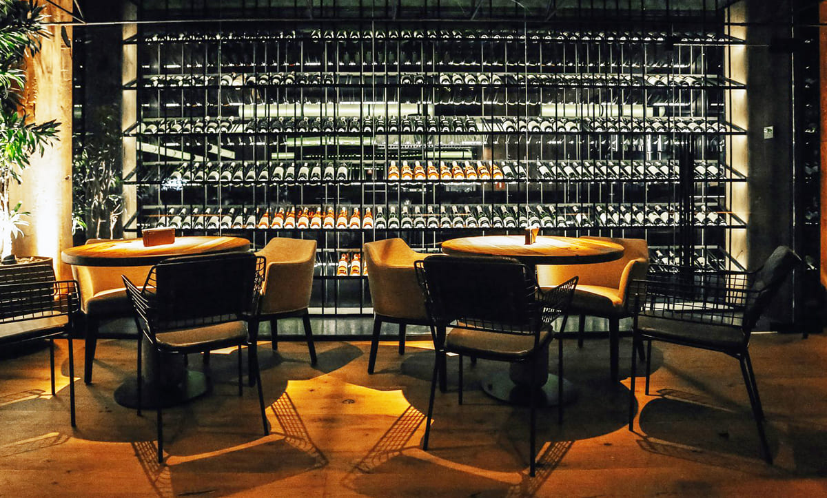 Unique table setup in Par Bar's dining area - yavorina.com.ua
