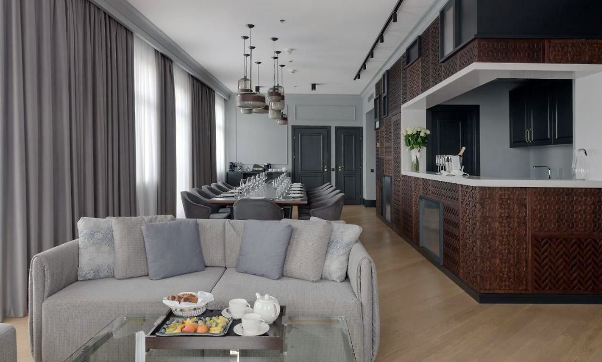 Custom-designed seating in Riviera House Hotel reception - yavorina.com.ua