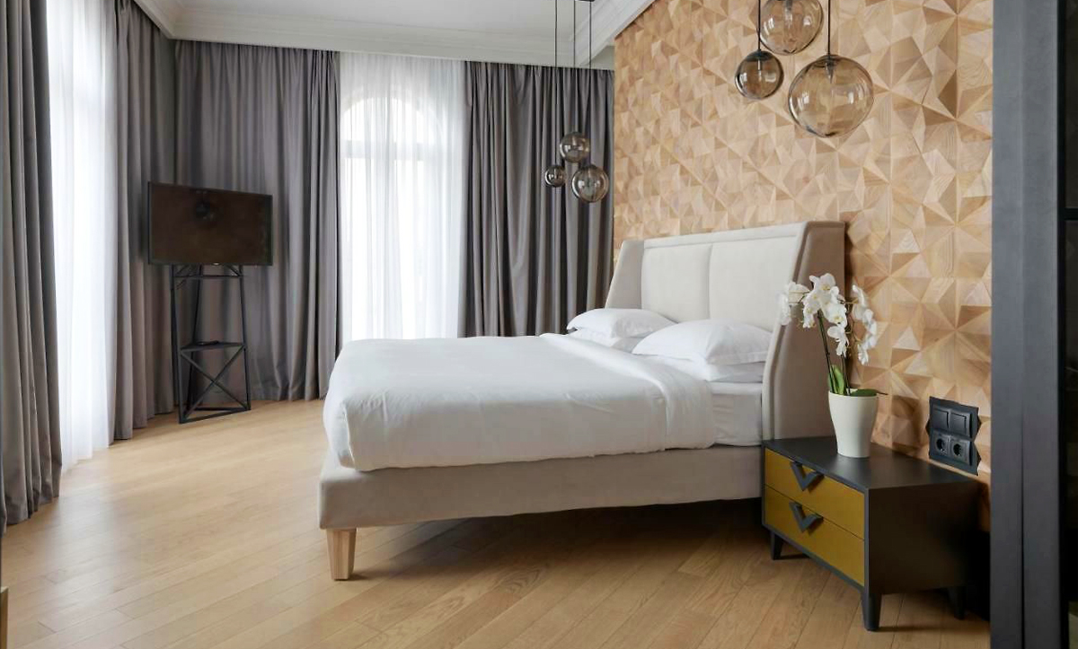 Custom-designed beds in Riviera House Hotel suite - yavorina.com.ua