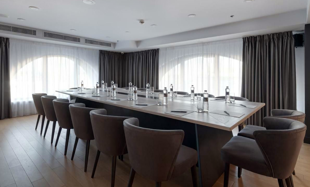 Luxury armchairs and table in Riviera House Hotel lounge - yavorina.com.ua