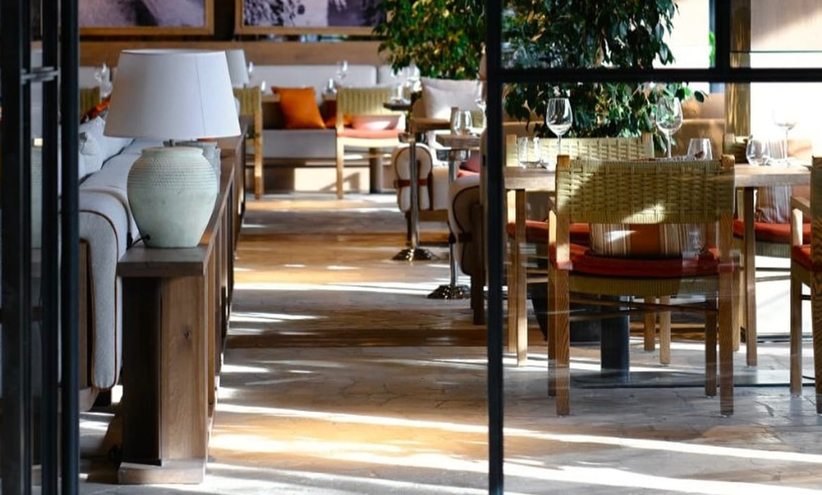 Exclusive seating arrangement with custom furniture at Margherita Bistro - yavorina.com.ua