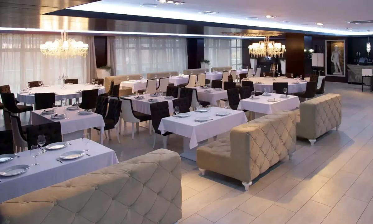 Exclusive leather sofas at Orly Park Restaurant, Kyiv - yavorina.com.ua