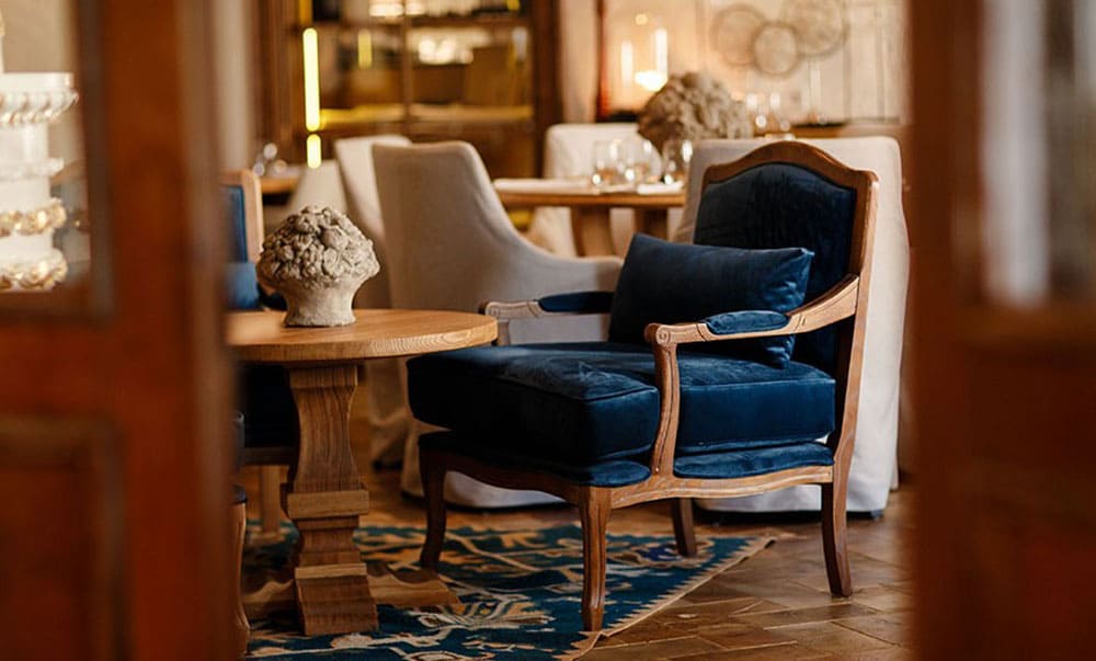 LEON-01 armchair enhancing classic interior elegance - yavorina.com.ua
