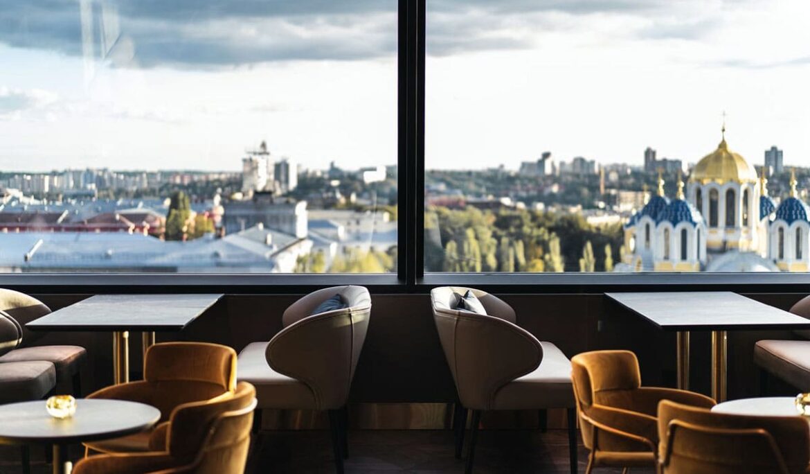 Обідні стільці на замовлення для ресторану 11 Mirrors Rooftop - yavorina.com.ua​