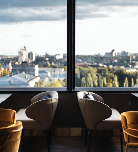 Обідні стільці на замовлення для ресторану 11 Mirrors Rooftop - yavorina.com.ua​